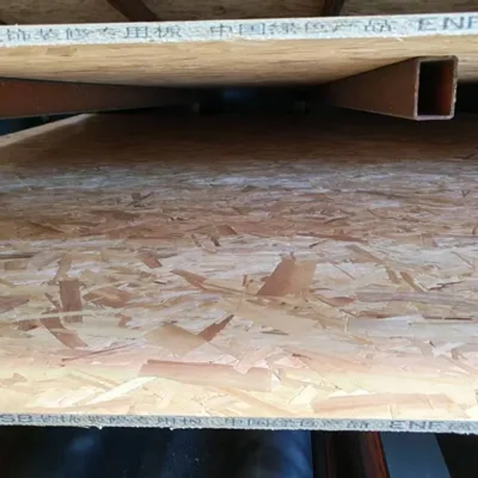 Placa OSB 9 mm ecológica, de alta resistência, impermeável, com superfície acabada para projetos