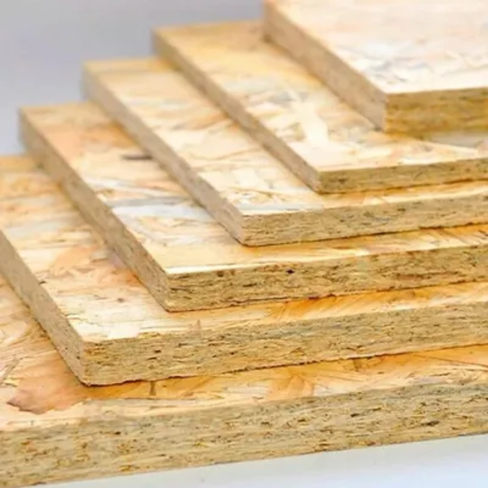 Placa OSB 9 mm ecológica, com superfície acabada para construção